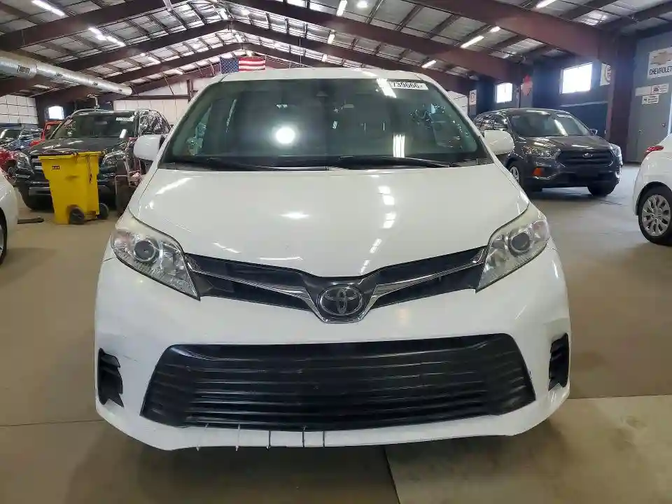 5TDKZ3DC1JS944814 2018 TOYOTA SIENNA-4