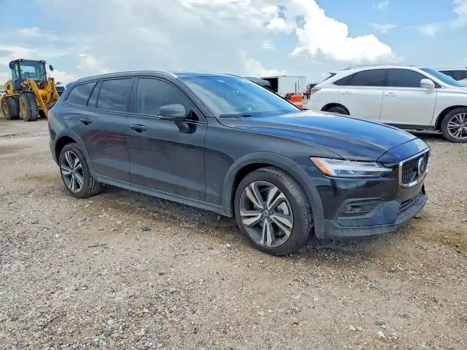 YV4L12WK9T2171785 2026 VOLVO V60-3