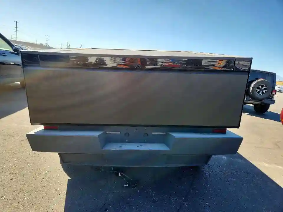 7G2CEHED4RA020222 2024 TESLA CYBERTRUCK-5