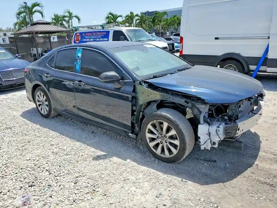 4T1B11HK8JU560713 2018 TOYOTA CAMRY-3
