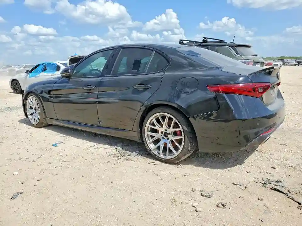 ZARFAMBN7K7600909 2019 ALFA ROMEO GIULIA-1