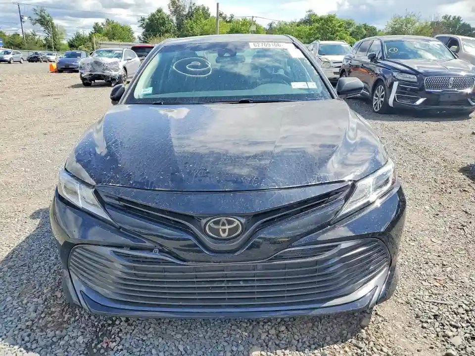 4T1B11HK4JU070429 2018 TOYOTA CAMRY-4