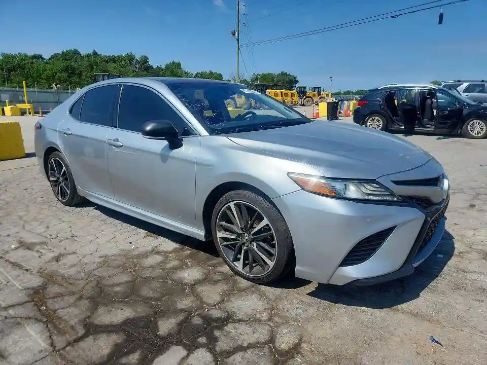 4T1B61HK8JU067129 2018 TOYOTA CAMRY-3