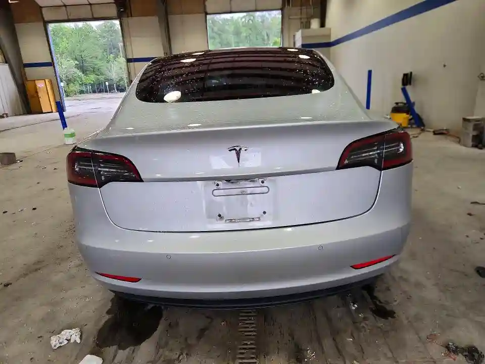 5YJ3E1EA8JF017850 2018 TESLA MODEL 3-5