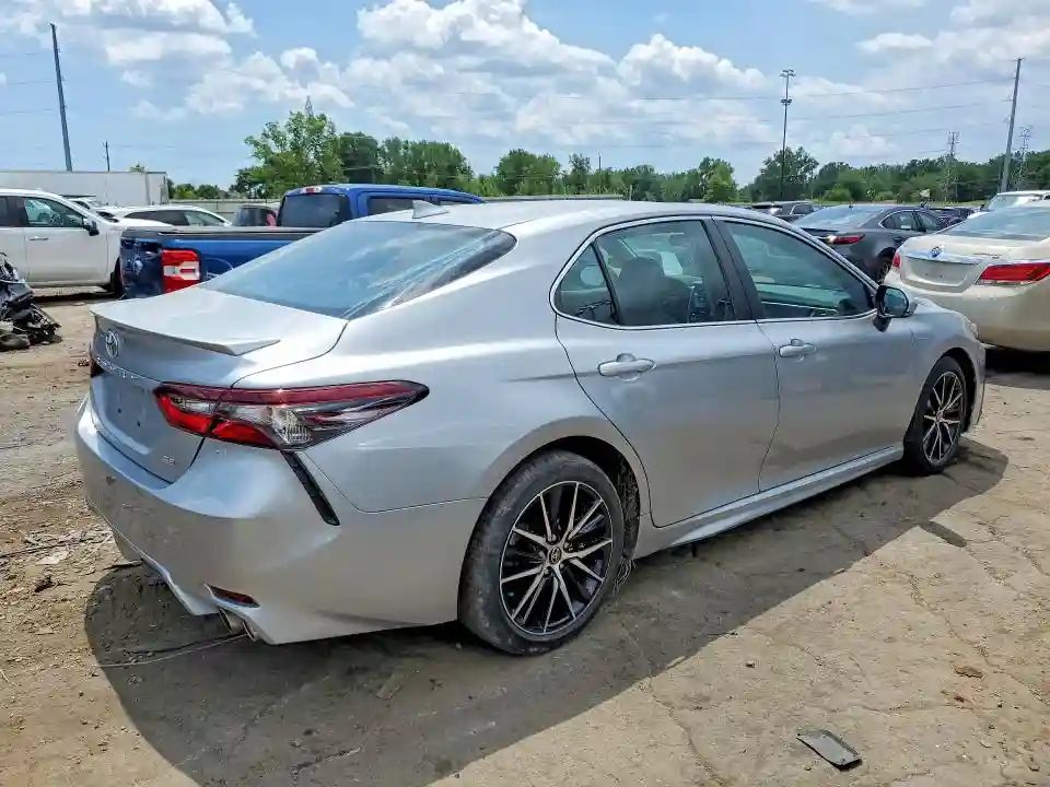 4T1G11AK5MU567624 2021 TOYOTA CAMRY-2