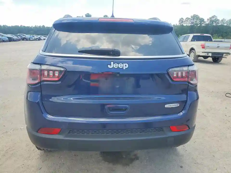3C4NJCBB6JT338882 2018 JEEP COMPASS-5