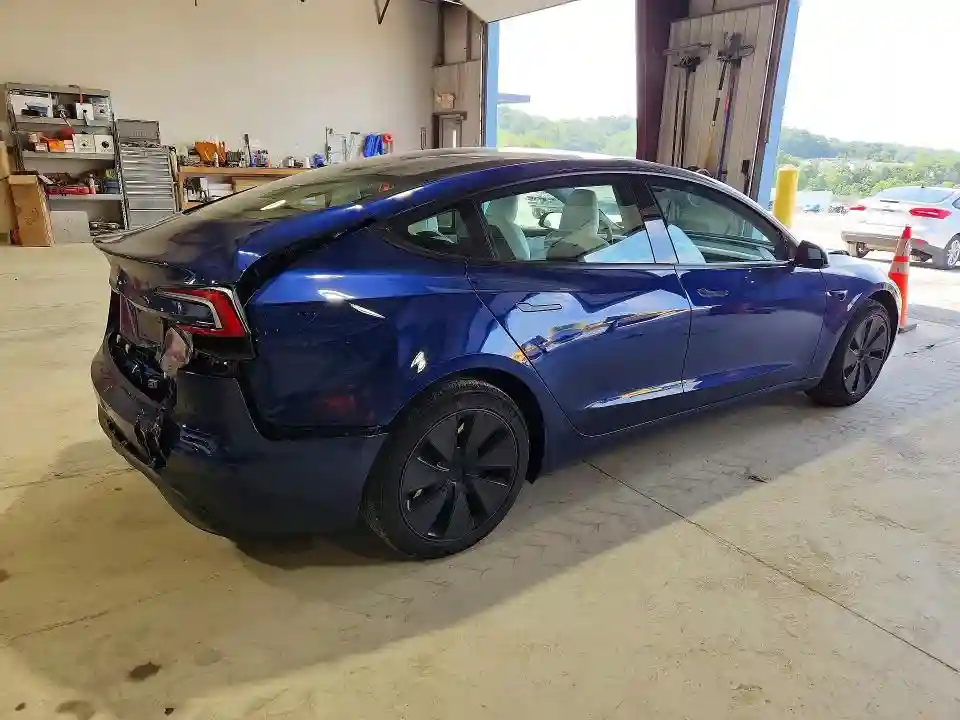 5YJ3E1EA3SF916987 2025 TESLA MODEL 3-2