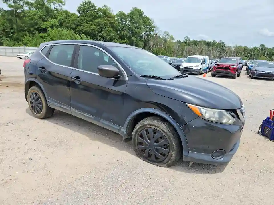 JN1BJ1CP4JW104674 2018 NISSAN ROGUE-3