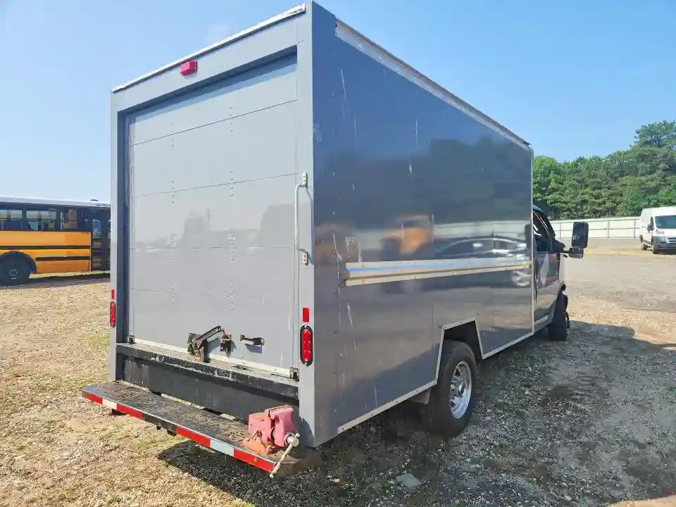 1GD07RFF8H1902389 2017 GMC SAVANA-2