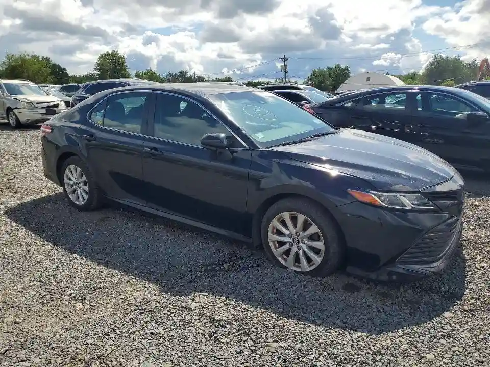 4T1B11HK4JU070429 2018 TOYOTA CAMRY-3