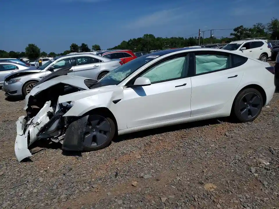 5YJ3E1EA8NF357084 2022 TESLA MODEL 3-0