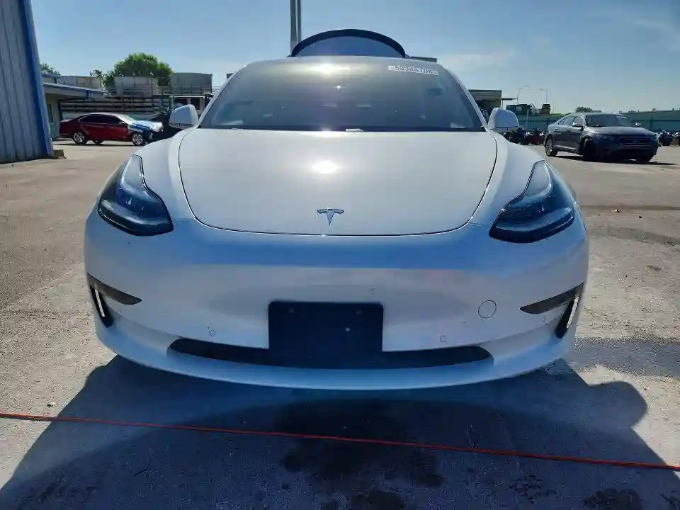 5YJ3E1EA0JF005689 2018 TESLA MODEL 3-4