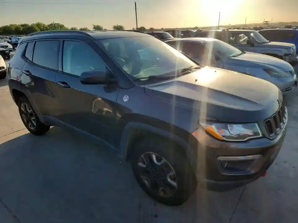 3C4NJDDB5JT451662 2018 JEEP COMPASS-3