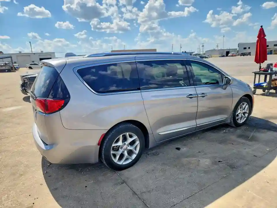 2C4RC1BG3JR219038 2018 CHRYSLER PACIFICA-2