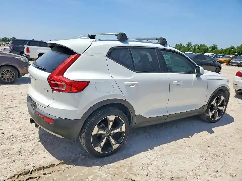 YV4162XZ8K2014946 2019 VOLVO XC40-2