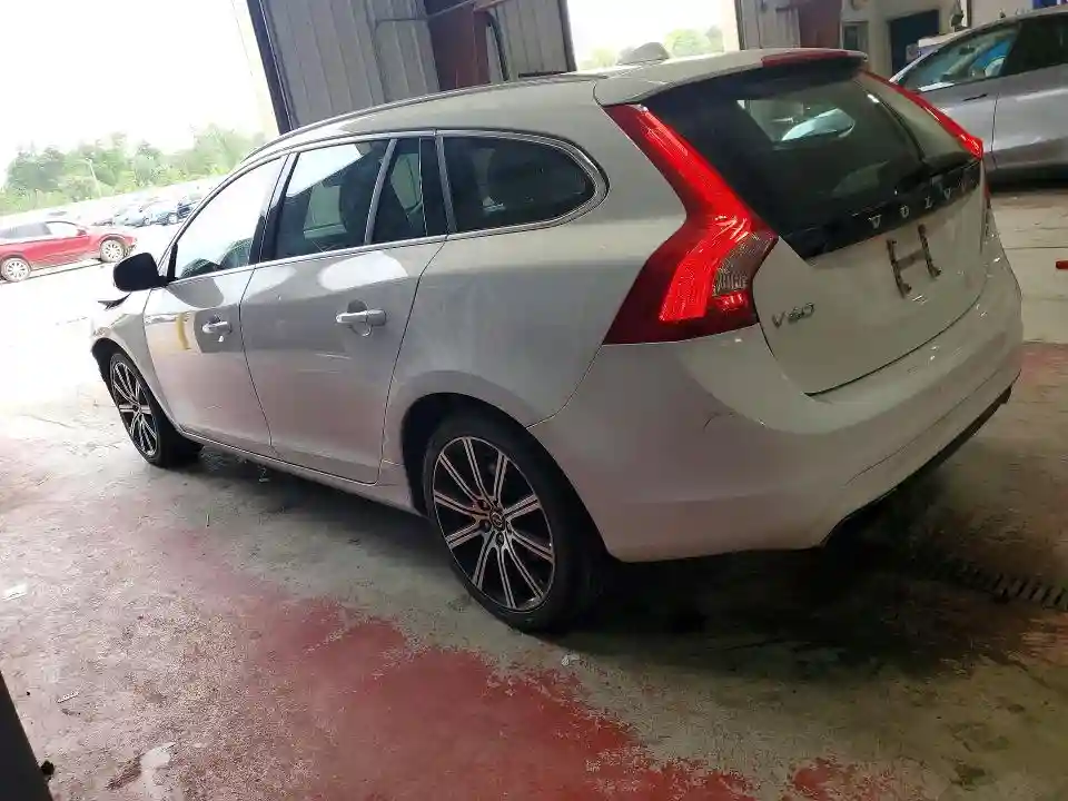 YV1612SB1F1210749 2015 VOLVO V60-1