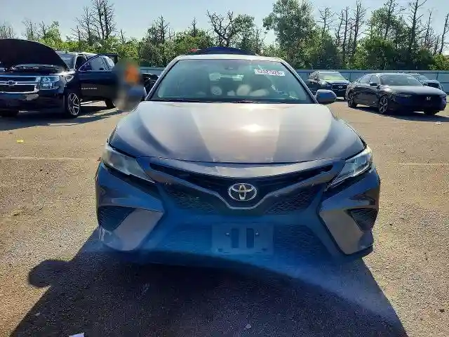 4T1B11HK9JU053819 2018 TOYOTA CAMRY-4