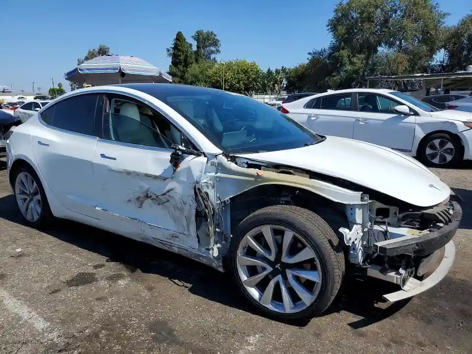 5YJ3E1EB8JF135552 2018 TESLA MODEL 3-3