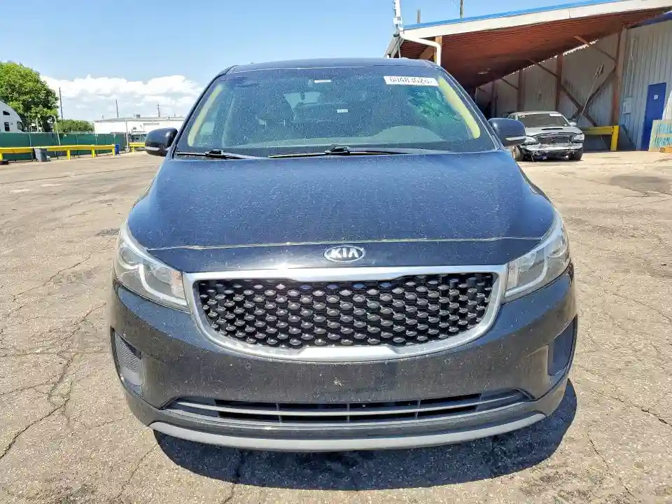 KNDMB5C1XH6322697 2017 KIA SEDONA-4