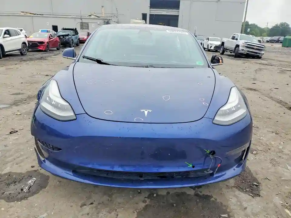 5YJ3E1EB1JF185497 2018 TESLA MODEL 3-4