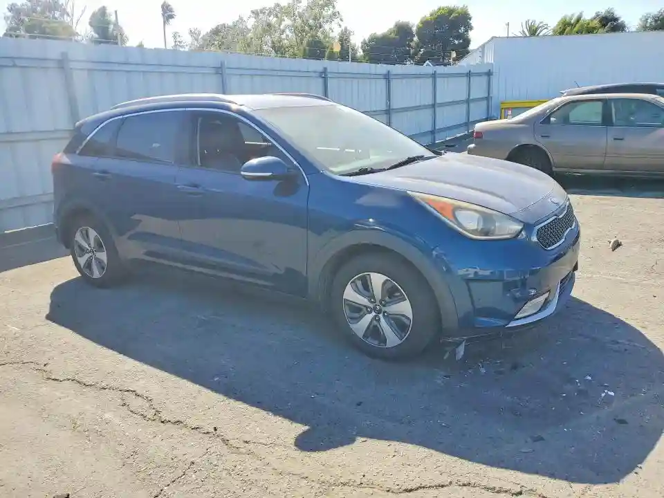 KNDCC3LC8J5161762 2018 KIA NIRO-3