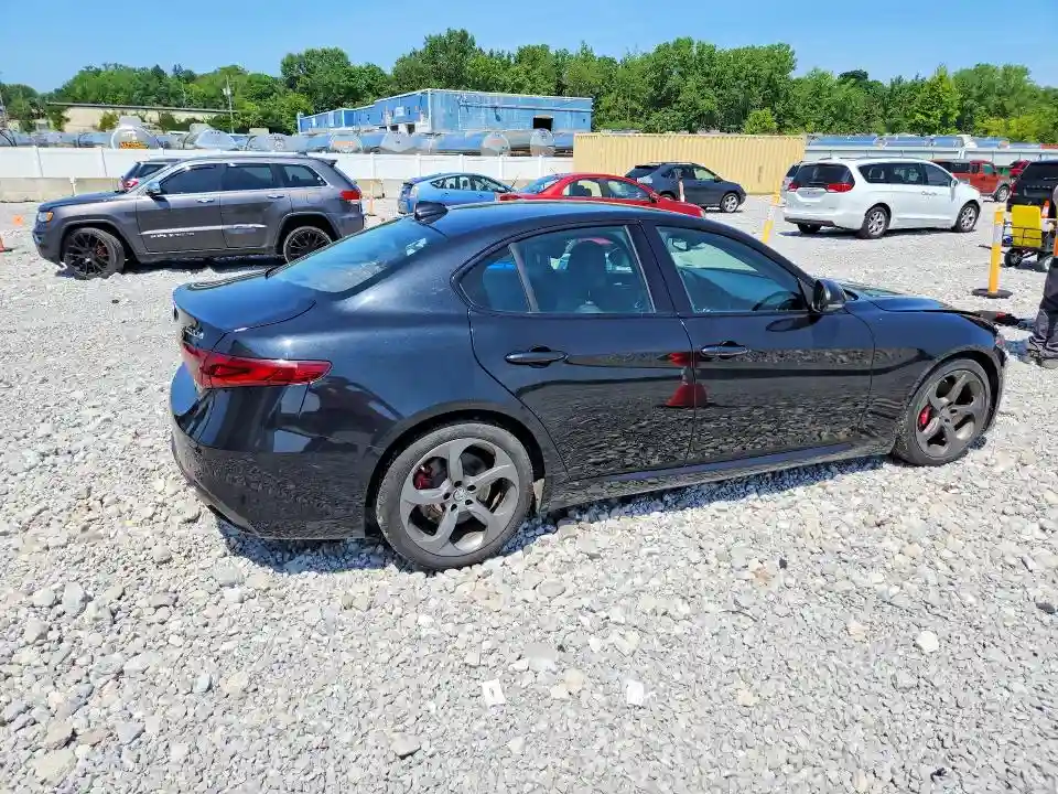 ZARFAEBN9J7567626 2018 ALFA ROMEO GIULIA-2