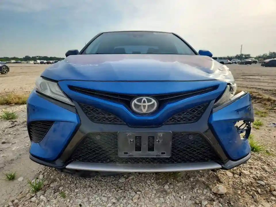 4T1B61HK7JU058549 2018 TOYOTA CAMRY-4