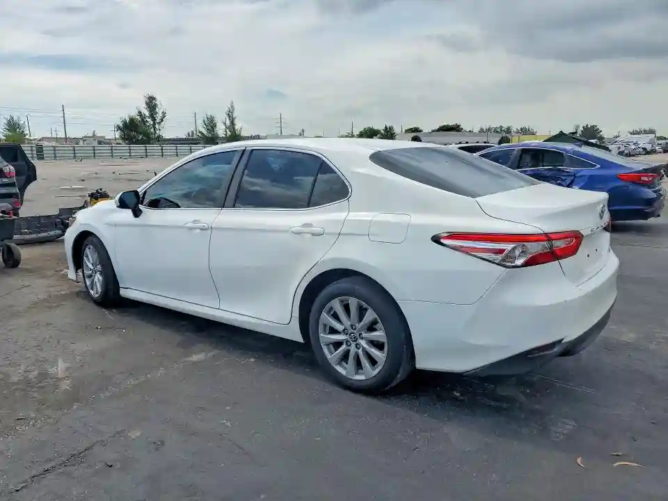 4T1B11HK9JU036261 2018 TOYOTA CAMRY-1