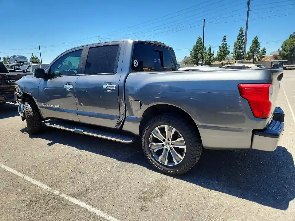 1N6AA1E51JN522049 2018 NISSAN TITAN-1