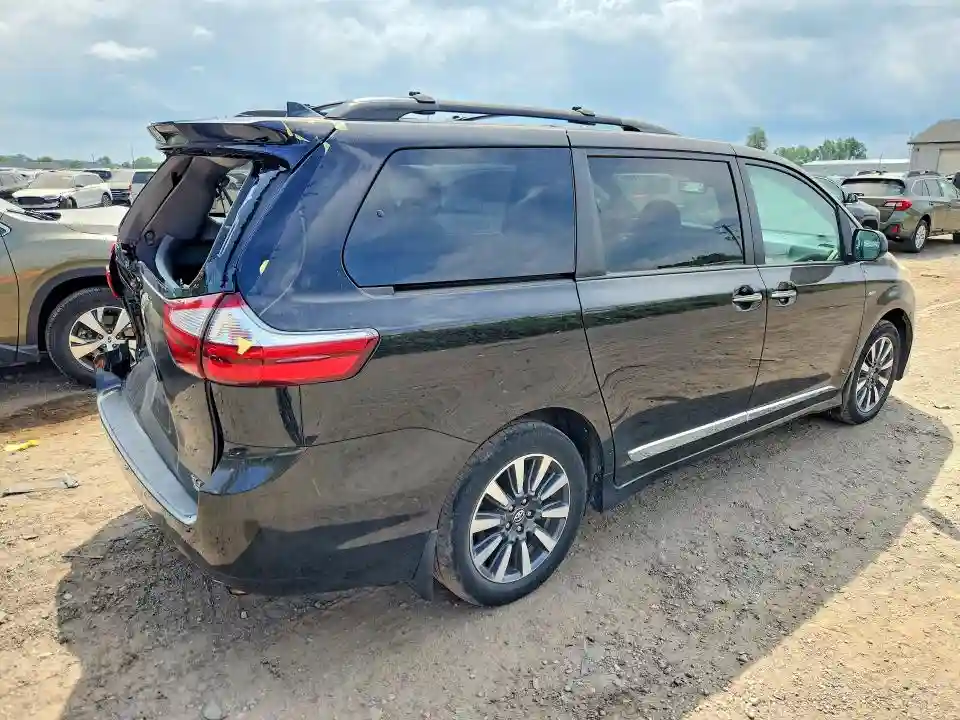 5TDDZ3DC4JS189702 2018 TOYOTA SIENNA-2