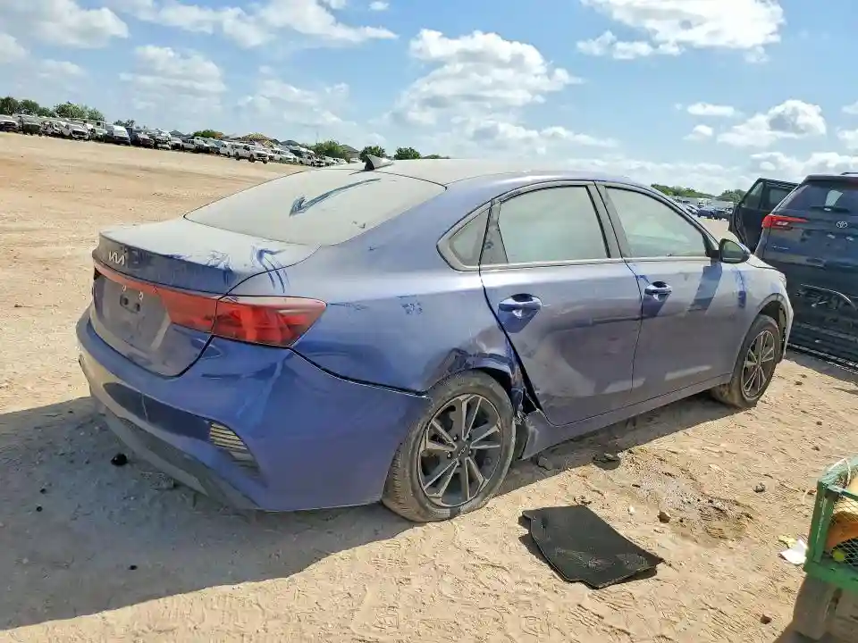 3KPF24AD3PE568841 2023 KIA FORTE LXS-2