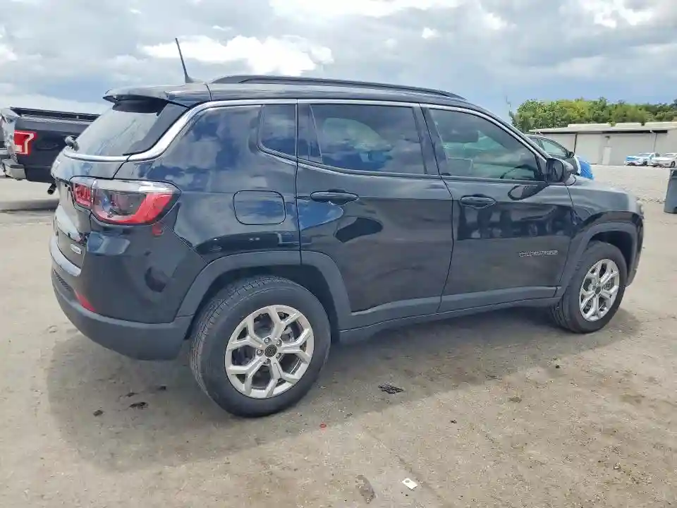 3C4NJDBN8ST588206 2025 JEEP COMPASS-2