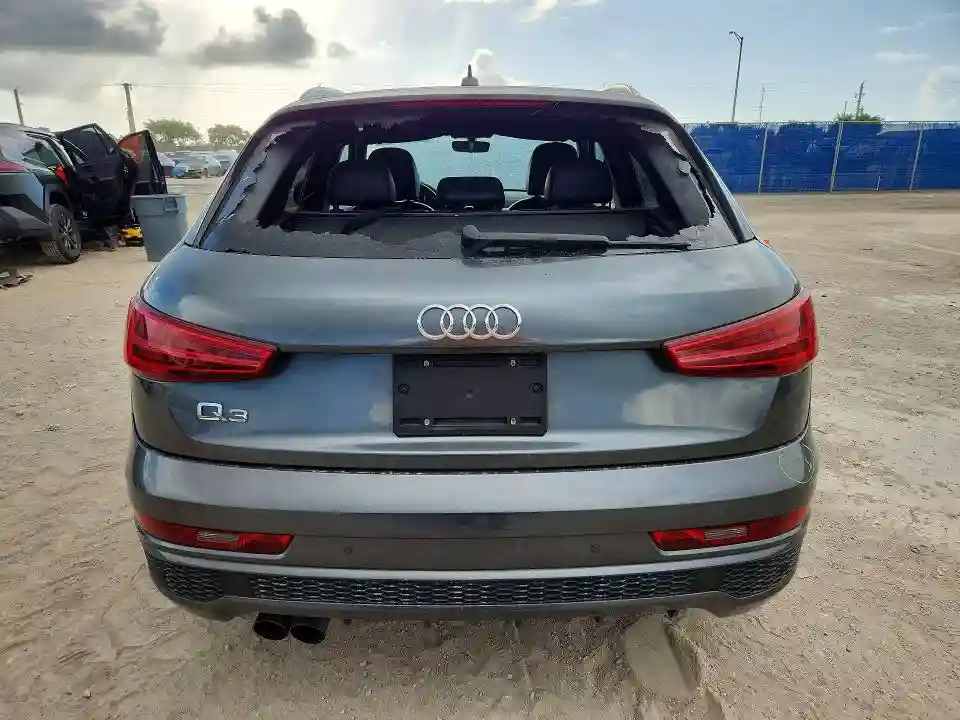 WA1BCCFS0JR030987 2018 AUDI Q3-5