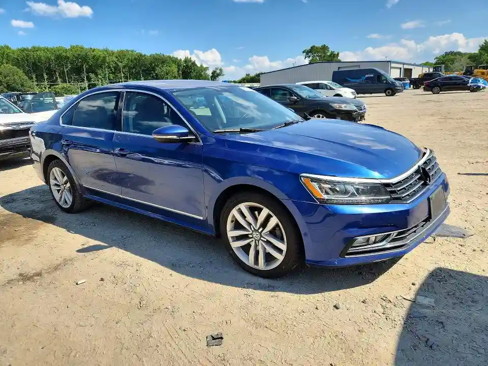1VWGT7A33HC030804 2017 VOLKSWAGEN PASSAT-3