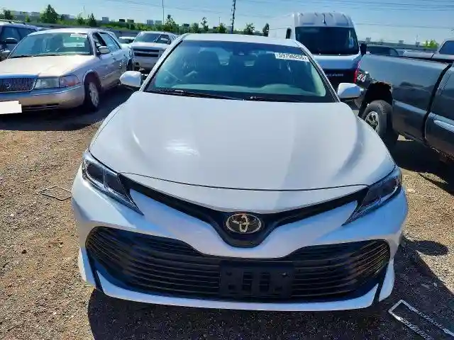 4T1B11HK2JU076035 2018 TOYOTA CAMRY-4