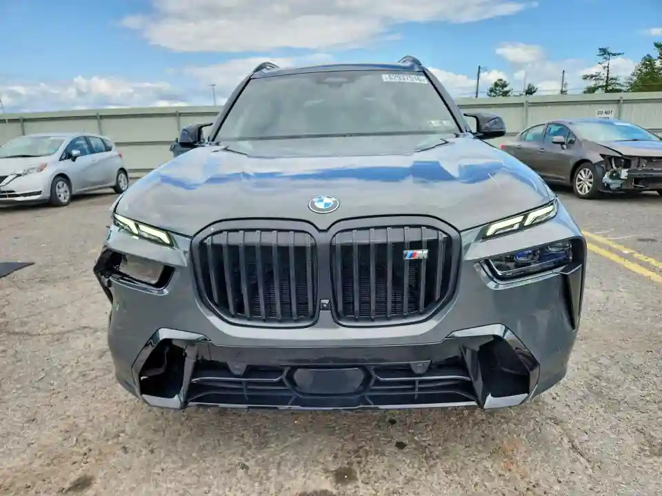 5UX33EM01R9T61501 2024 BMW X7-4
