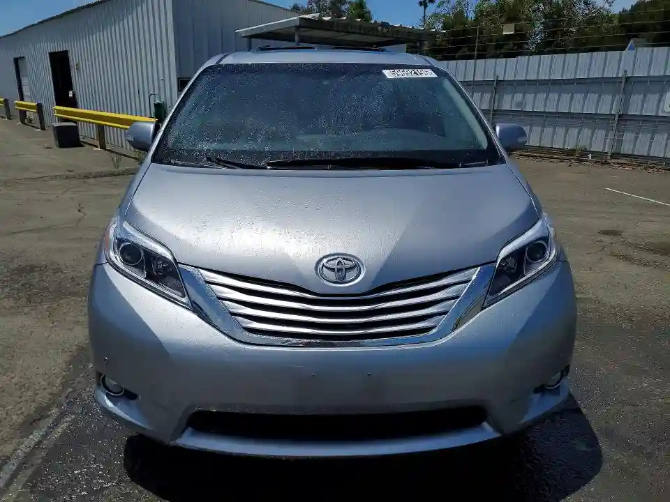 5TDDZ3DCXHS186152 2017 TOYOTA SIENNA-4