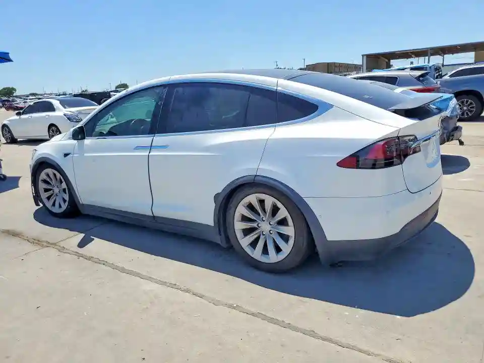 5YJXCDE26LF231868 2020 TESLA MODEL X-1
