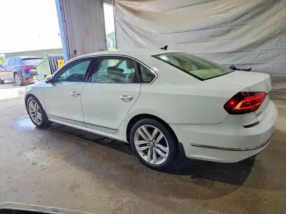 1VWGT7A35HC009372 2017 VOLKSWAGEN PASSAT-1