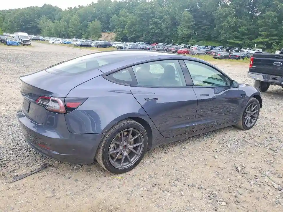 5YJ3E1EA0PF434596 2023 TESLA MODEL 3-2