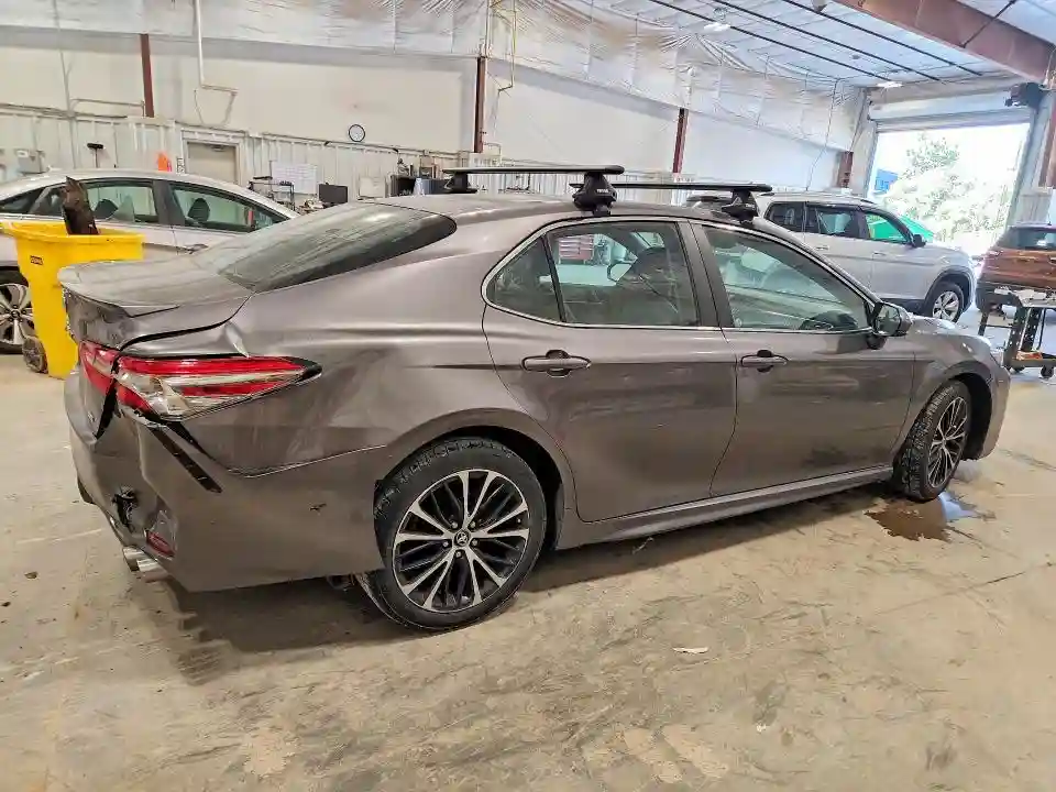 4T1B11HK4JU630658 2018 TOYOTA CAMRY-2