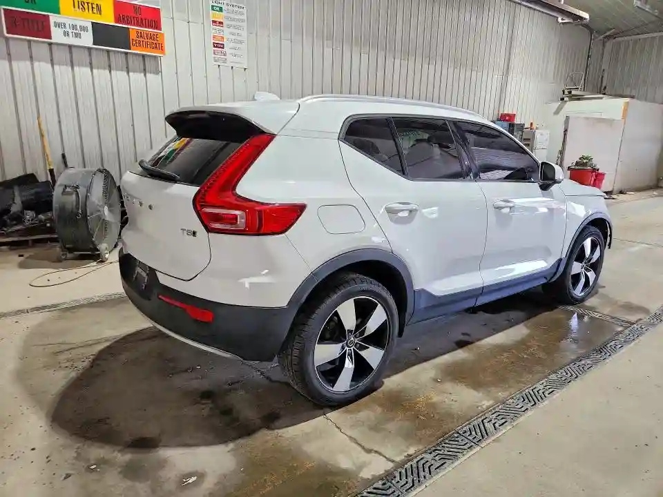 YV4162UK2K2127783 2019 VOLVO XC40-2