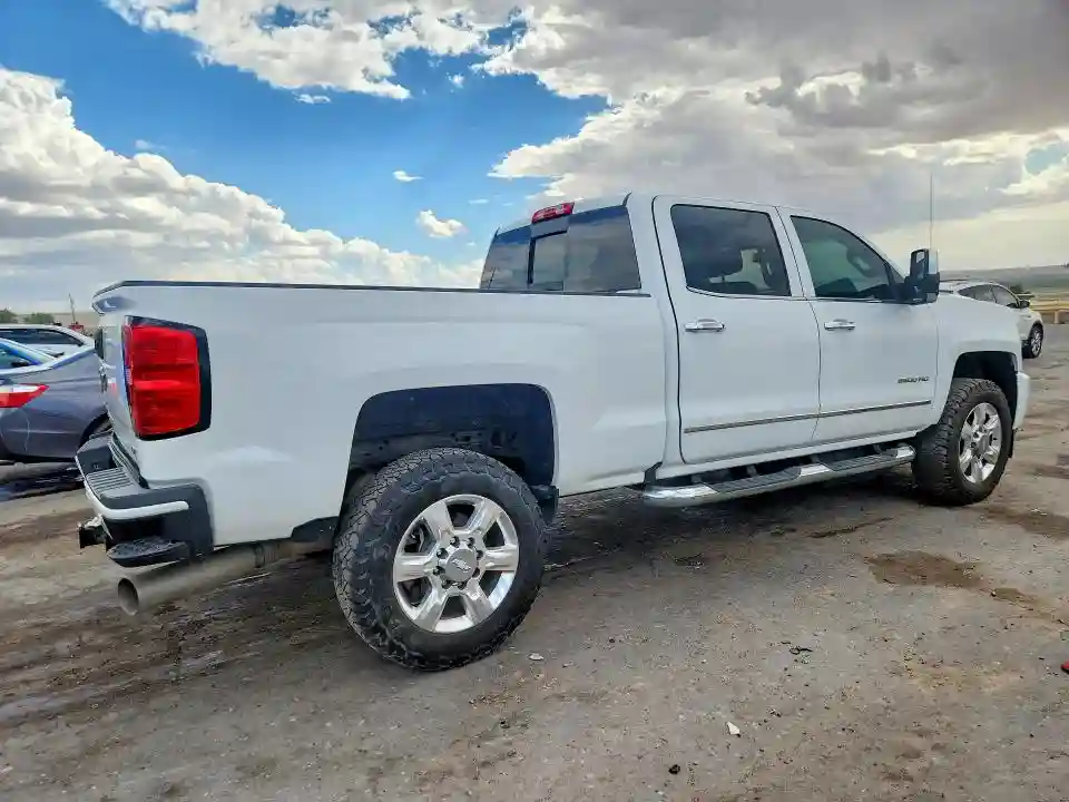 1GC1KWEY5JF124263 2018 CHEVROLET SILVERADO-2