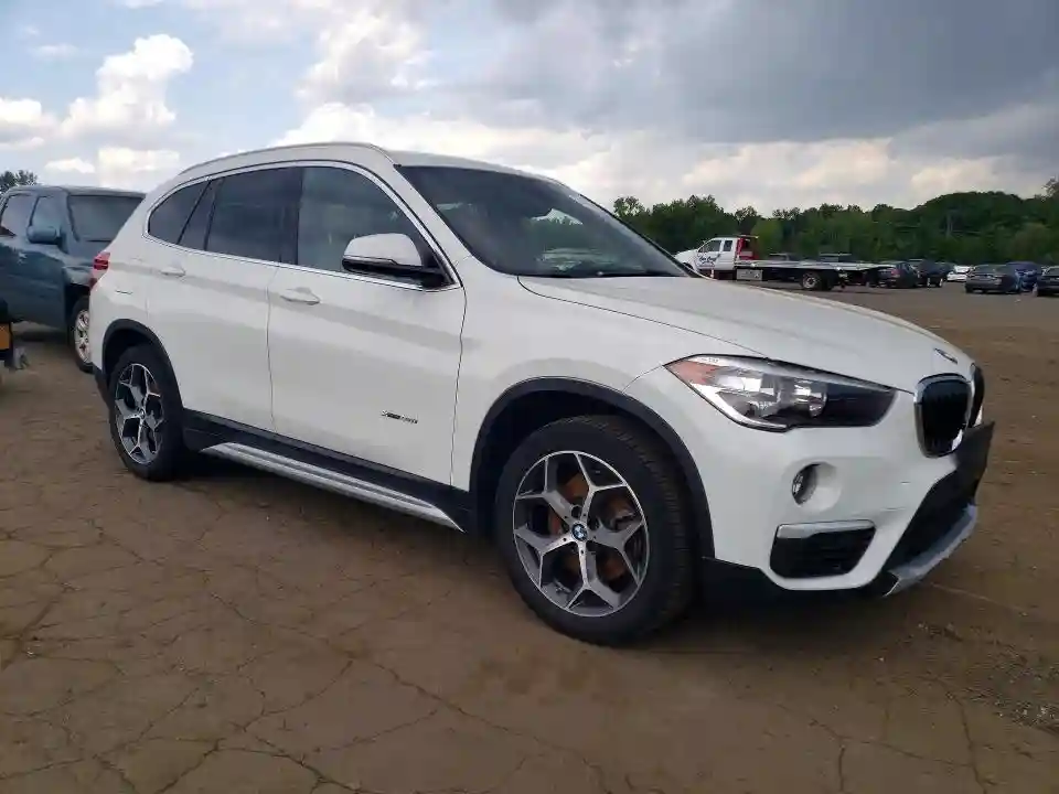 WBXHT3C37H5F67702 2017 BMW X1-3