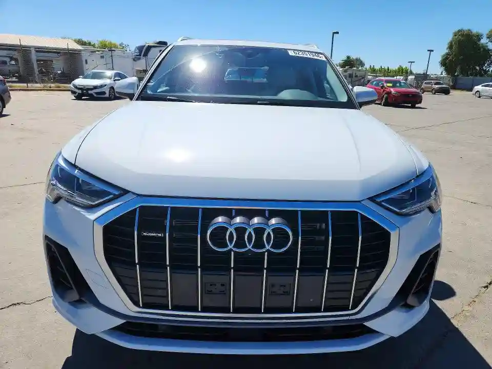 WA1EECF34S1082705 2025 AUDI Q3-4