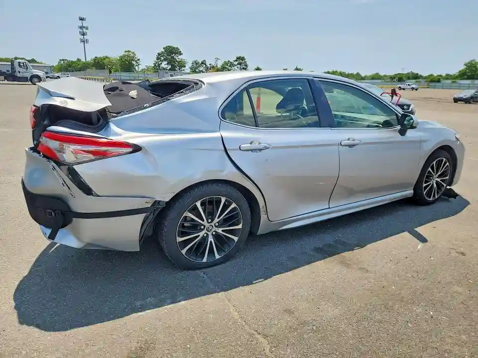 JTNB11HK1J3011554 2018 TOYOTA CAMRY-2