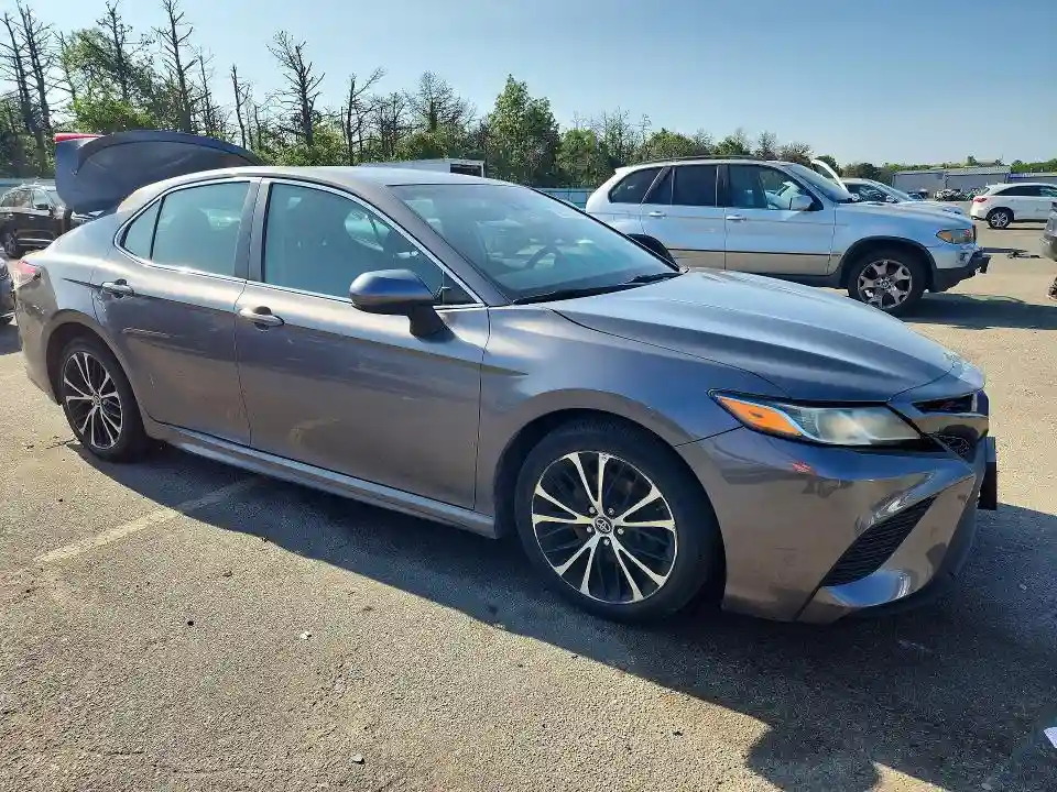 4T1B11HK9JU053819 2018 TOYOTA CAMRY-3