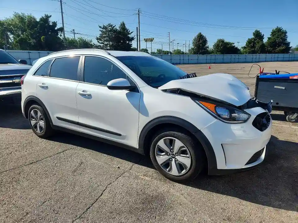 KNDCB3LC4H5085518 2017 KIA NIRO-3