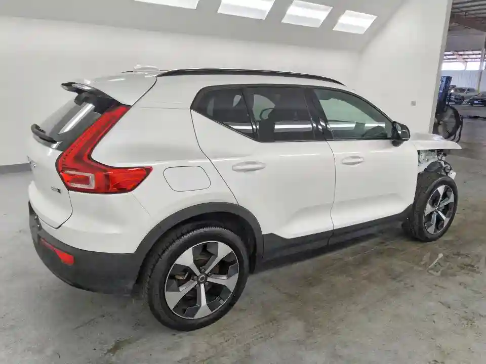 YV4L12UK2R2211653 2024 VOLVO XC40 CORE-2