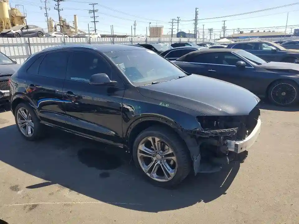 WA1BCCFS6JR014910 2018 AUDI Q3-3